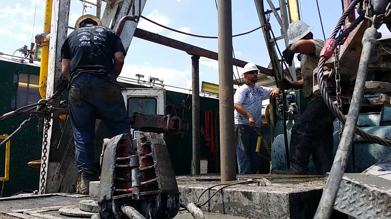 Drilling rig Kansas (new crew) making connection