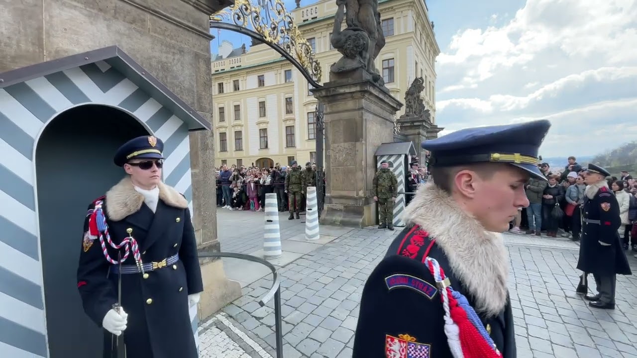 Changing of the guard Prague Castle - Cambio della guardia al Castello di Praga