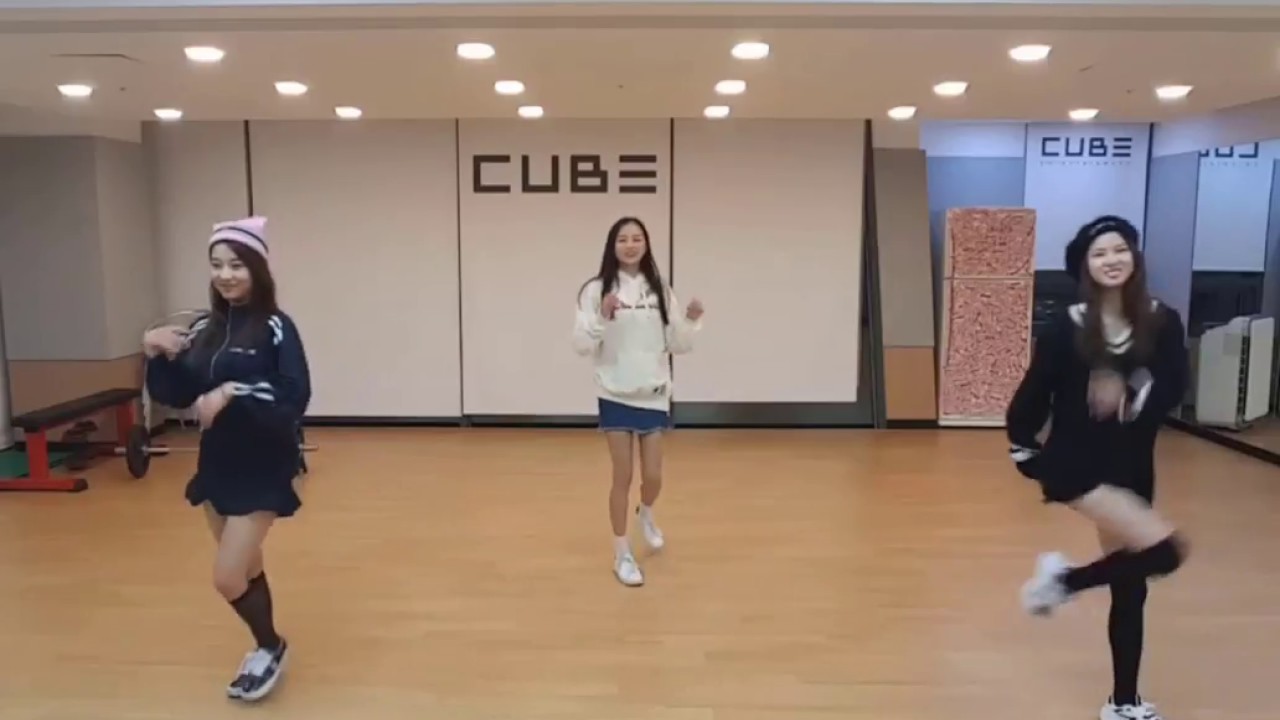 CLC - Yeeun, Yujin, Seungyeon dance