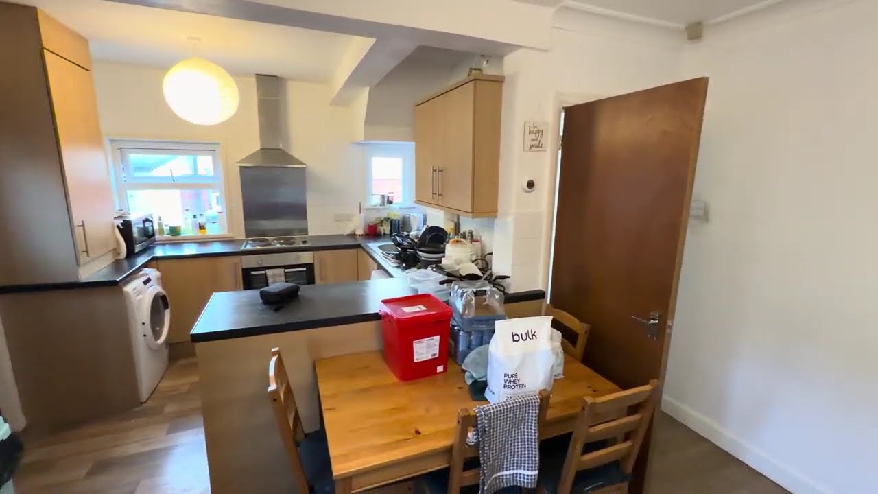 Room 1, Estcourt terrace, Headingley, LS6 3EY