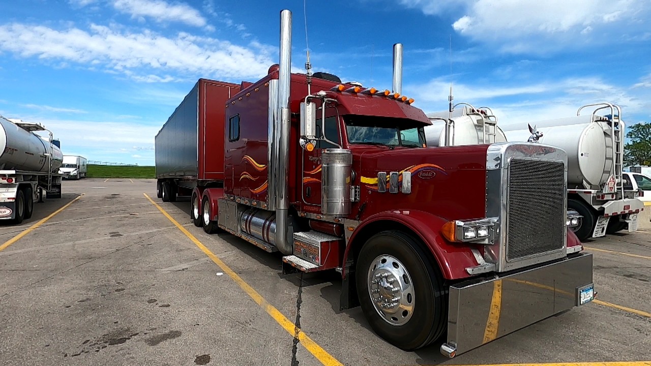 Red Peterbilt 389 Super Bunk At Iowa 80 Worlds Largest Truck Stop