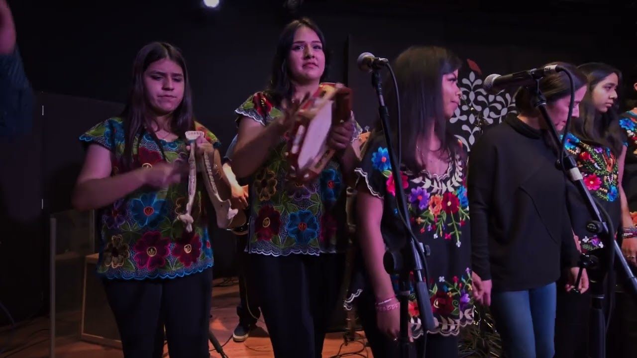 Los Lobos y Los Cenzontles Juvenil - La Bamba