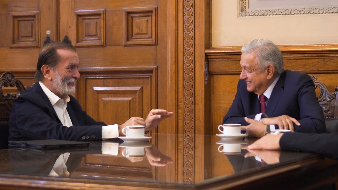 Plática con Epigmenio Ibarra en Palacio Nacional