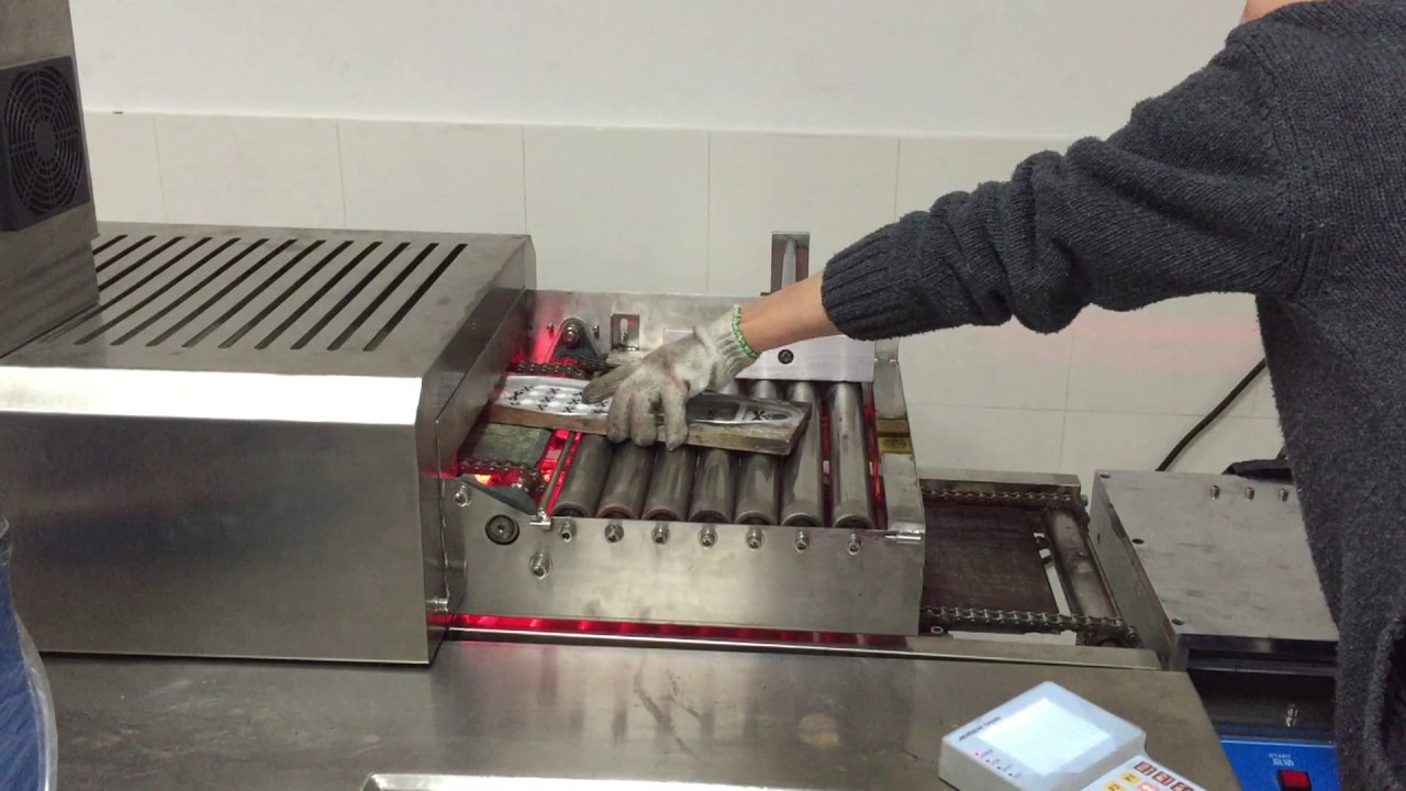 How to produce the rubber shoe sole? Soft PVC shoe sole making machine.