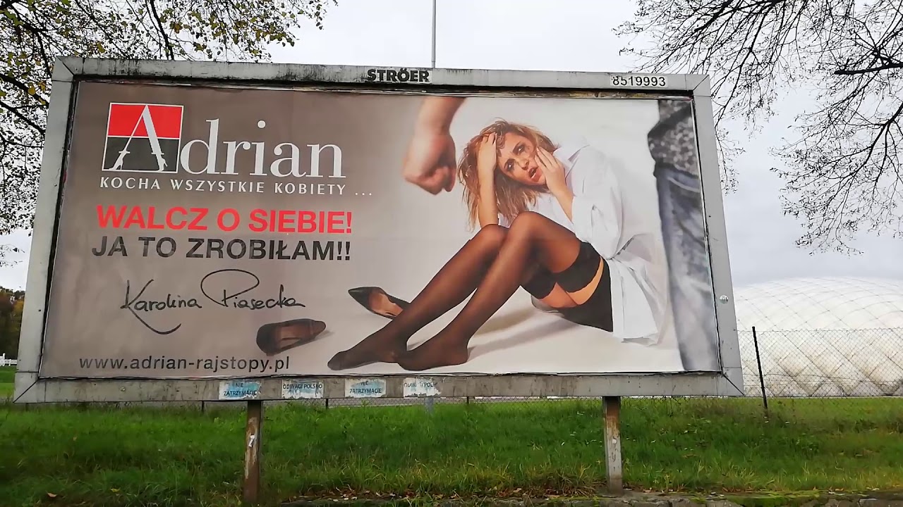 Adrian rajstopy - nietypowa reklama na ulicy. Nietypowy marketing. Dziwny przekaz reklamy