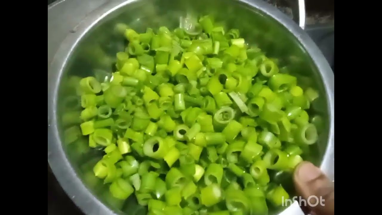 চিংড়ি মাছ আর ডিম দিয়ে পেয়াজ পাতা রান্না করেছি ☺️☺️
