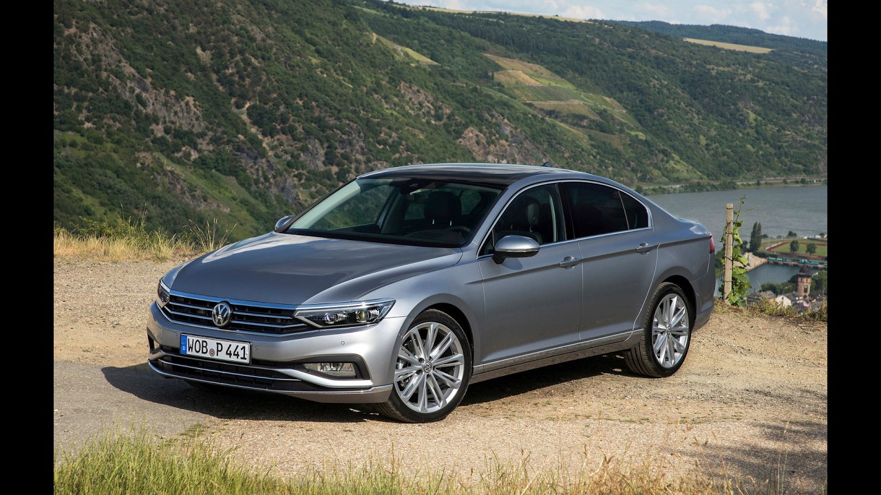 Driving a VW Passat in City Car Driving – Realistic & Fun!