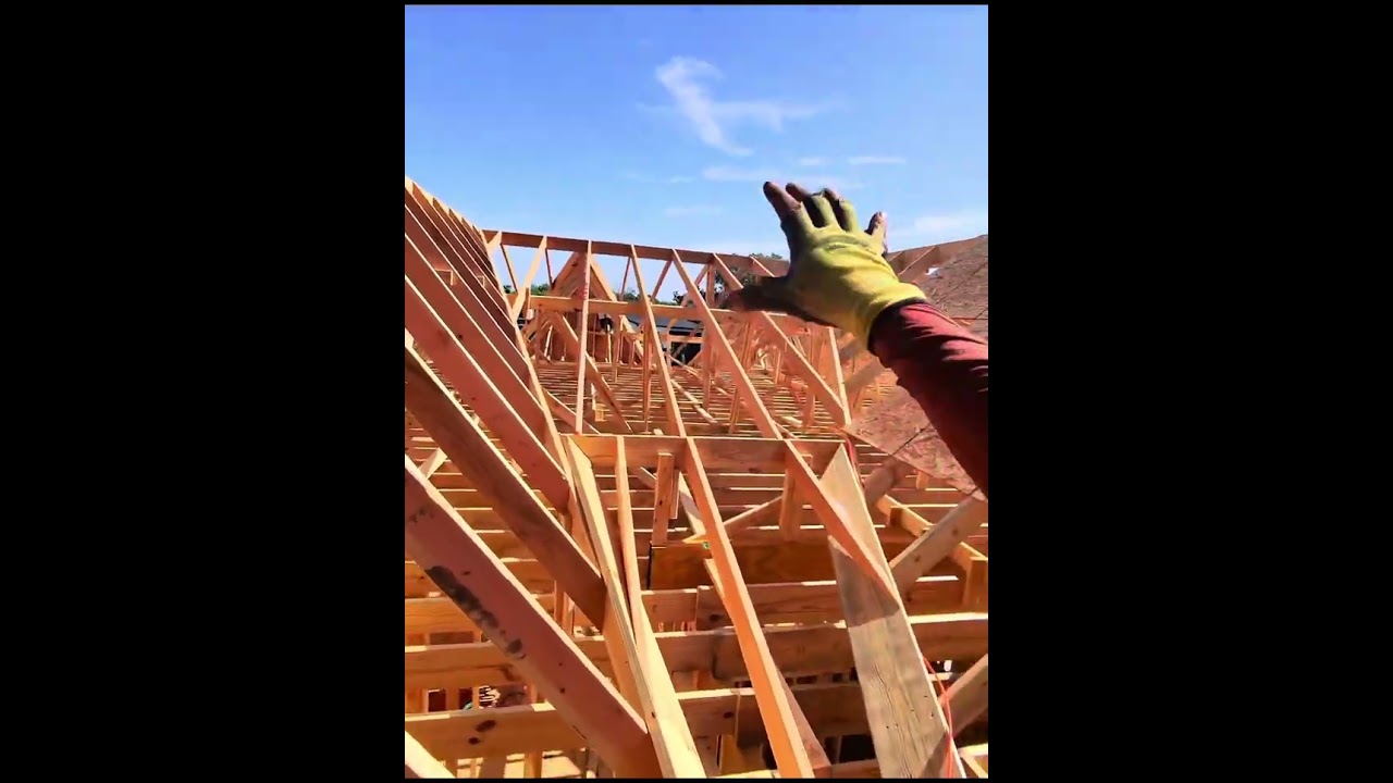 Si quieres aprender a instalar plywood en el Roof en este video explico paso a paso, te invito a ver