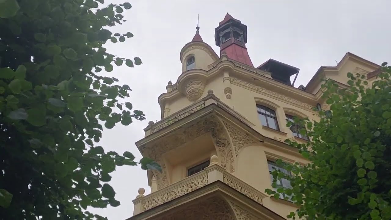 Exploring Riga's Art Nouveau District: A 12-Minute Walking Tour