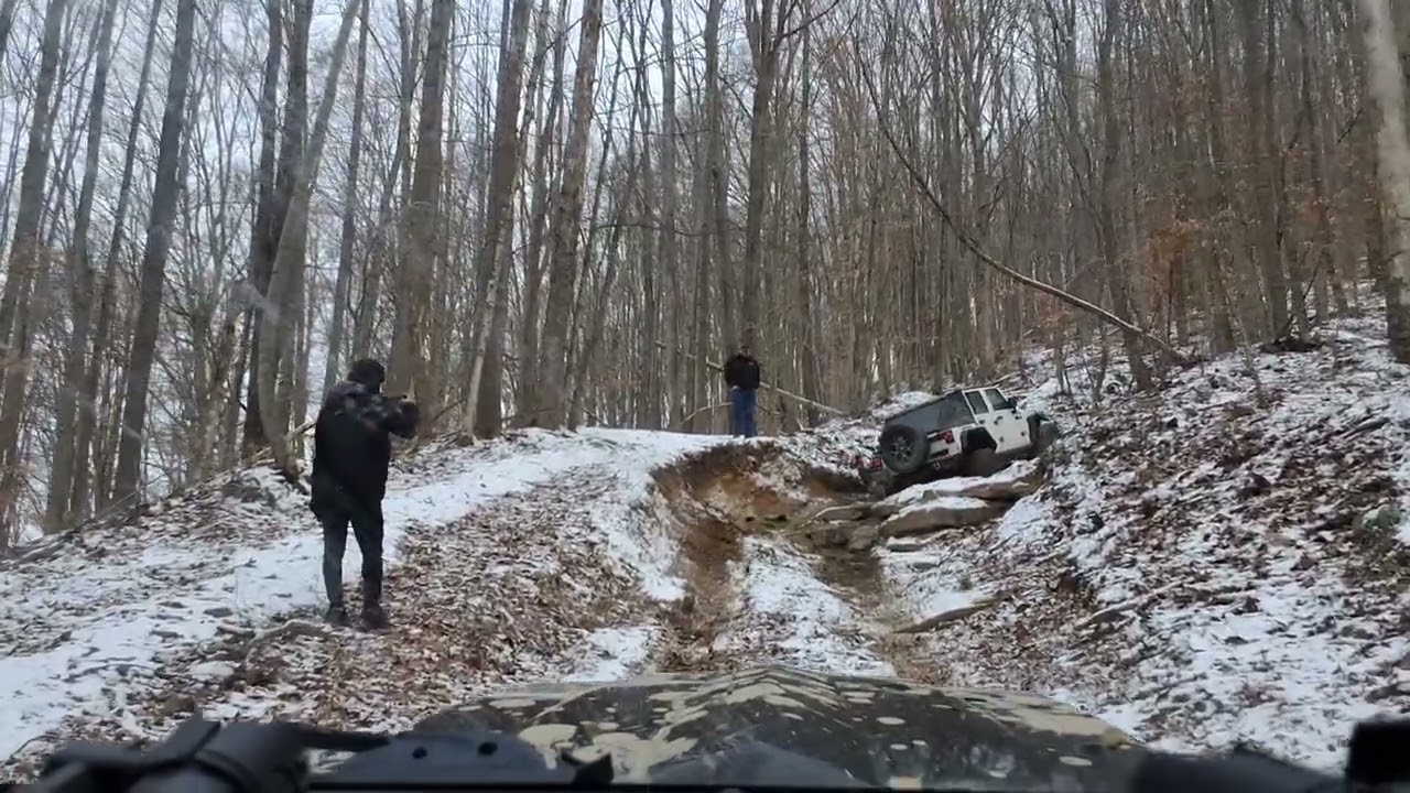 Lady run in the snow...