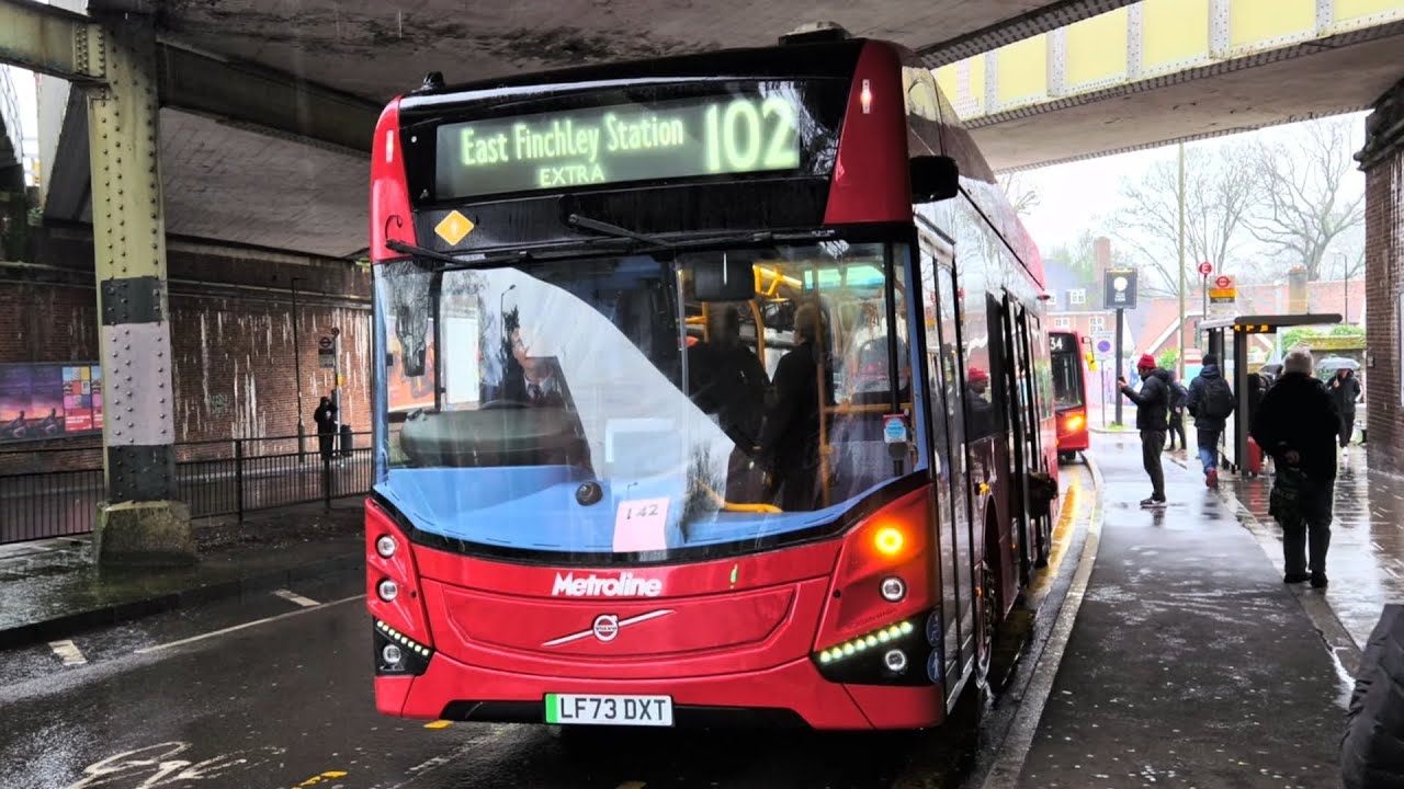 BUSES AT EAST FINCHLEY
