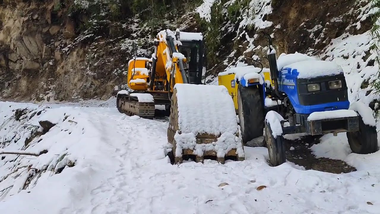Heavy Snow Fall at  Utrala - Holi Road || || First Snowfall of 2024@wanderwithspectre