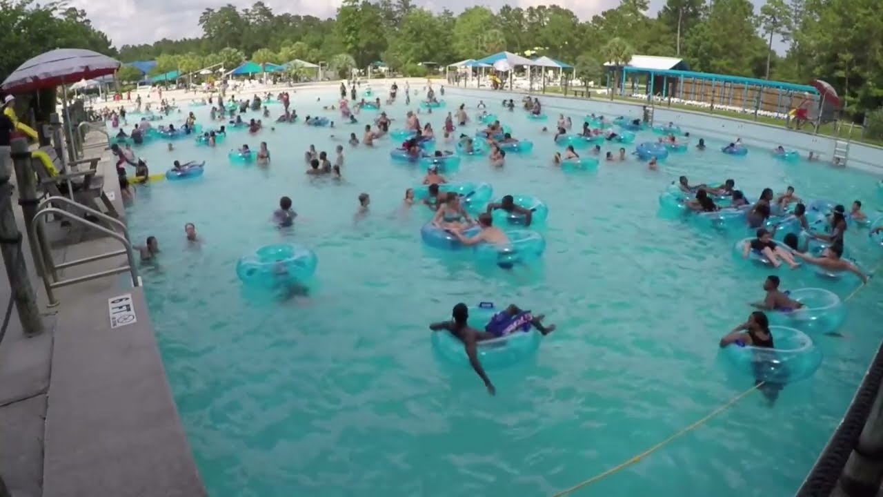 Redding 3 &ndash; moeilijk te vinden redding door drenkeling die net onder het water spartelt.