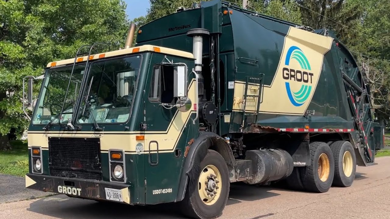 Groot Mack LE McNeilus Rear Loader Garbage Truck