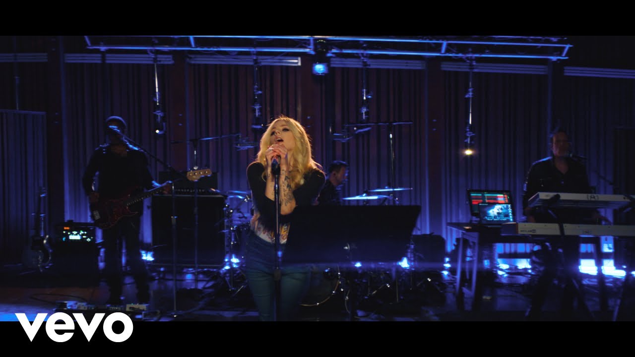 Avril Lavigne - Avril Lavigne “Dumb Blonde” (Live from Honda Stage at Henson Recording Studios)