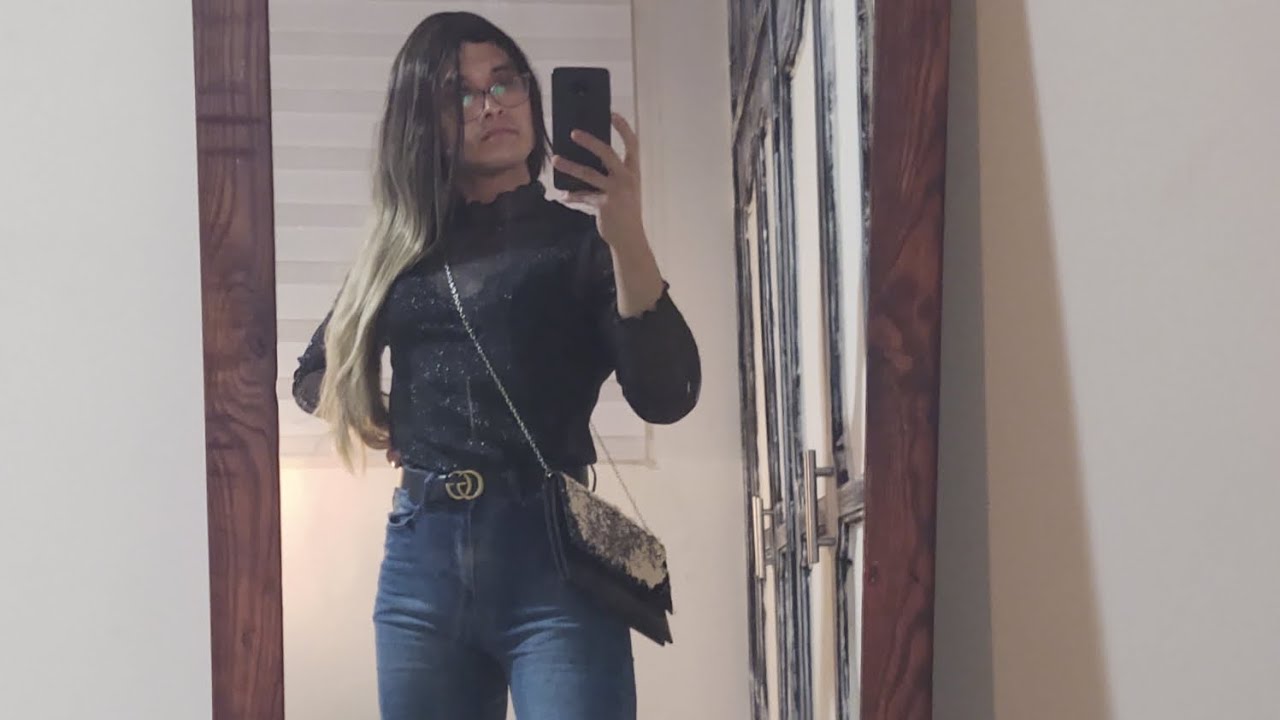 crossdresser walking around the streets in boots Steve madden 🌒