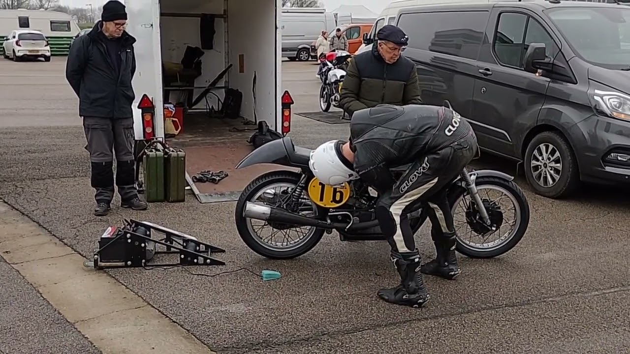 Mallory park 8 th classic racing motorcycle club test day 🏍️😁