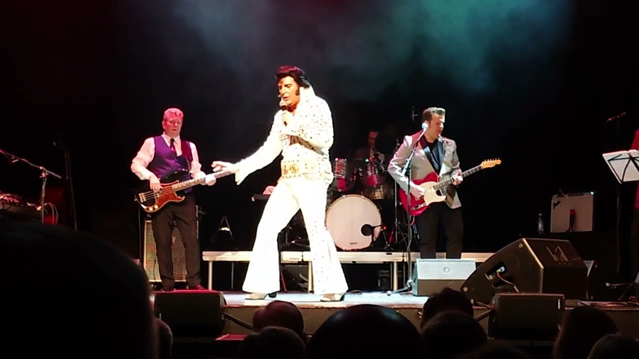 Dwight Icenhower (as Elvis) - Polk Salad Annie.