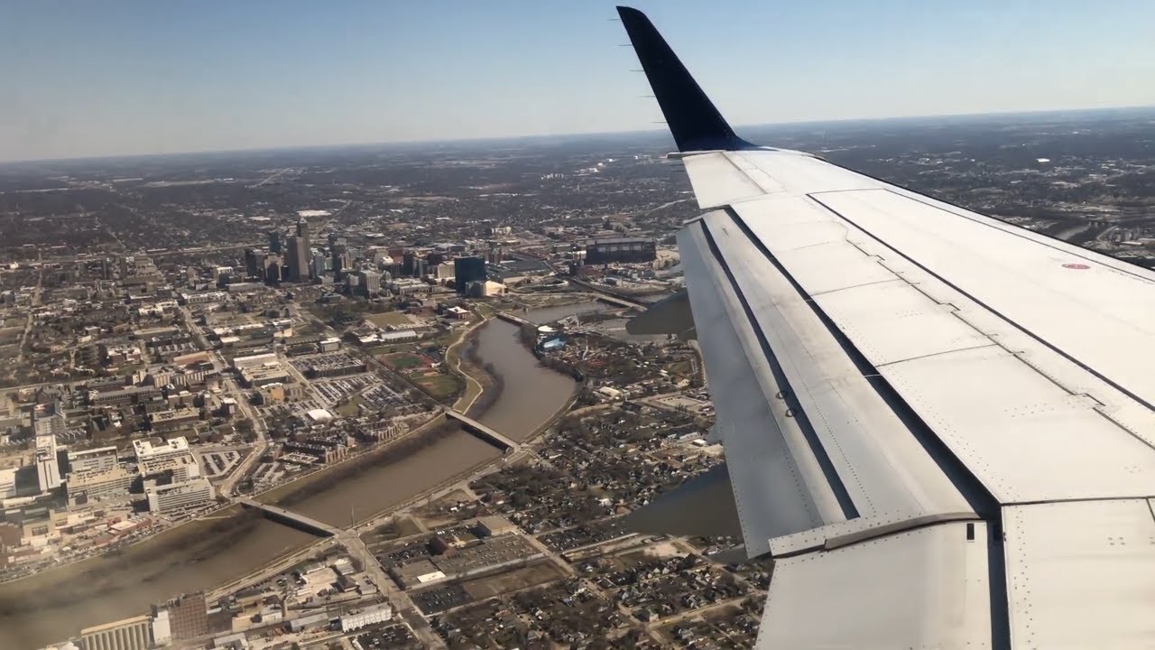 Delta Airlines E170 Landing in Indianapolis - Downtown Views
