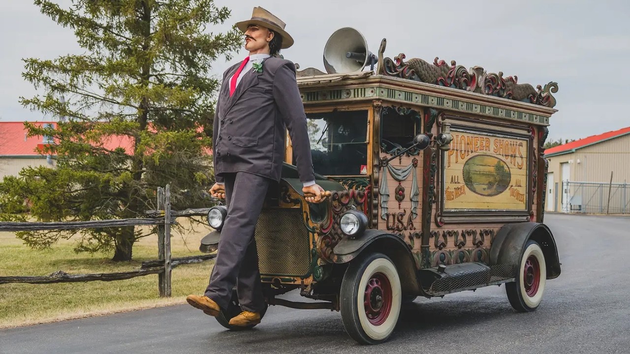 1922 Walking Man Wagon 🚶: Гигант, который тащил цирк на колесах