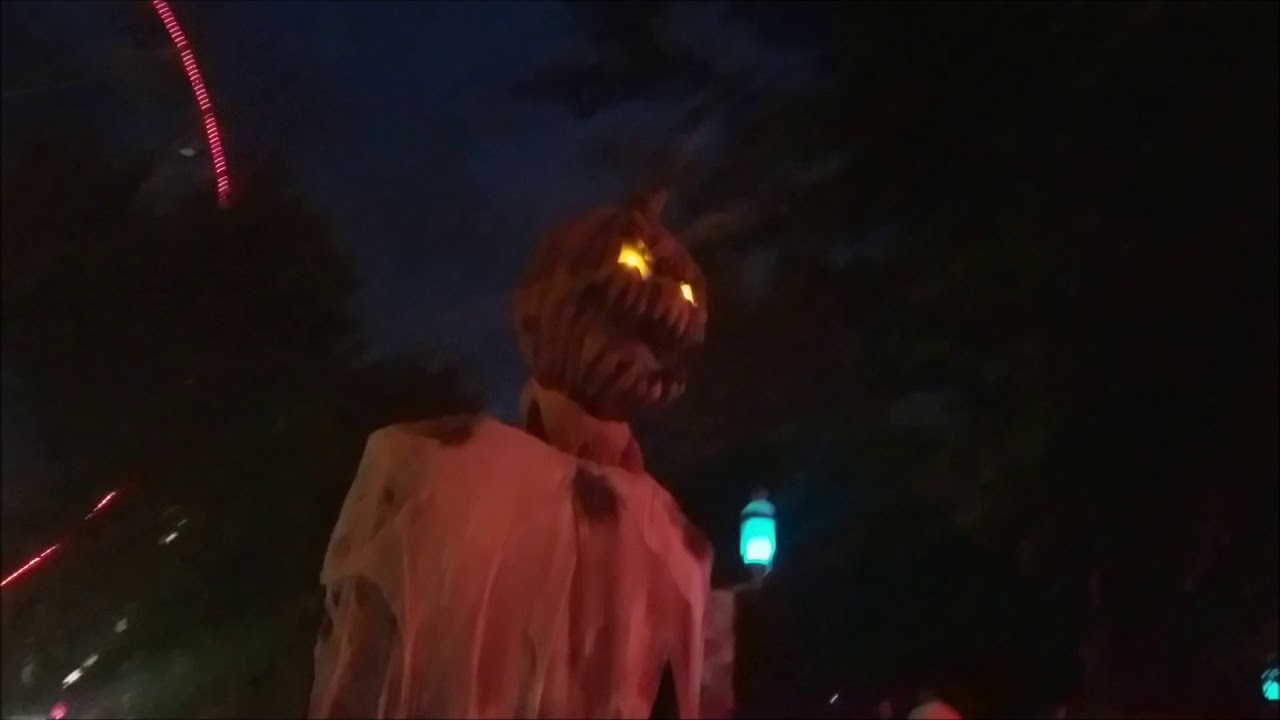 Checking Out All the Haunted Houses and Scare Zones at Six Flags St. Louis Fright Fest