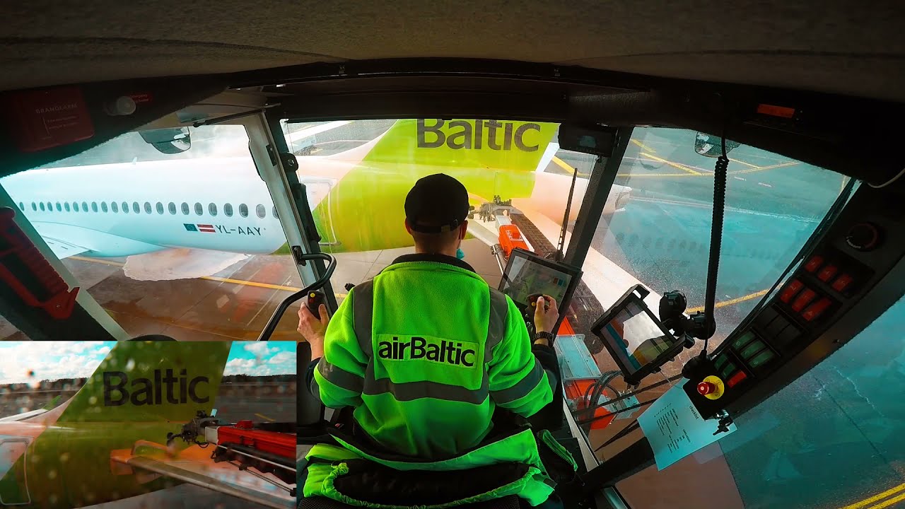 Deicing of an aircraft. Full length procedure. 02.2021. My first steps to operate Safeaero220.