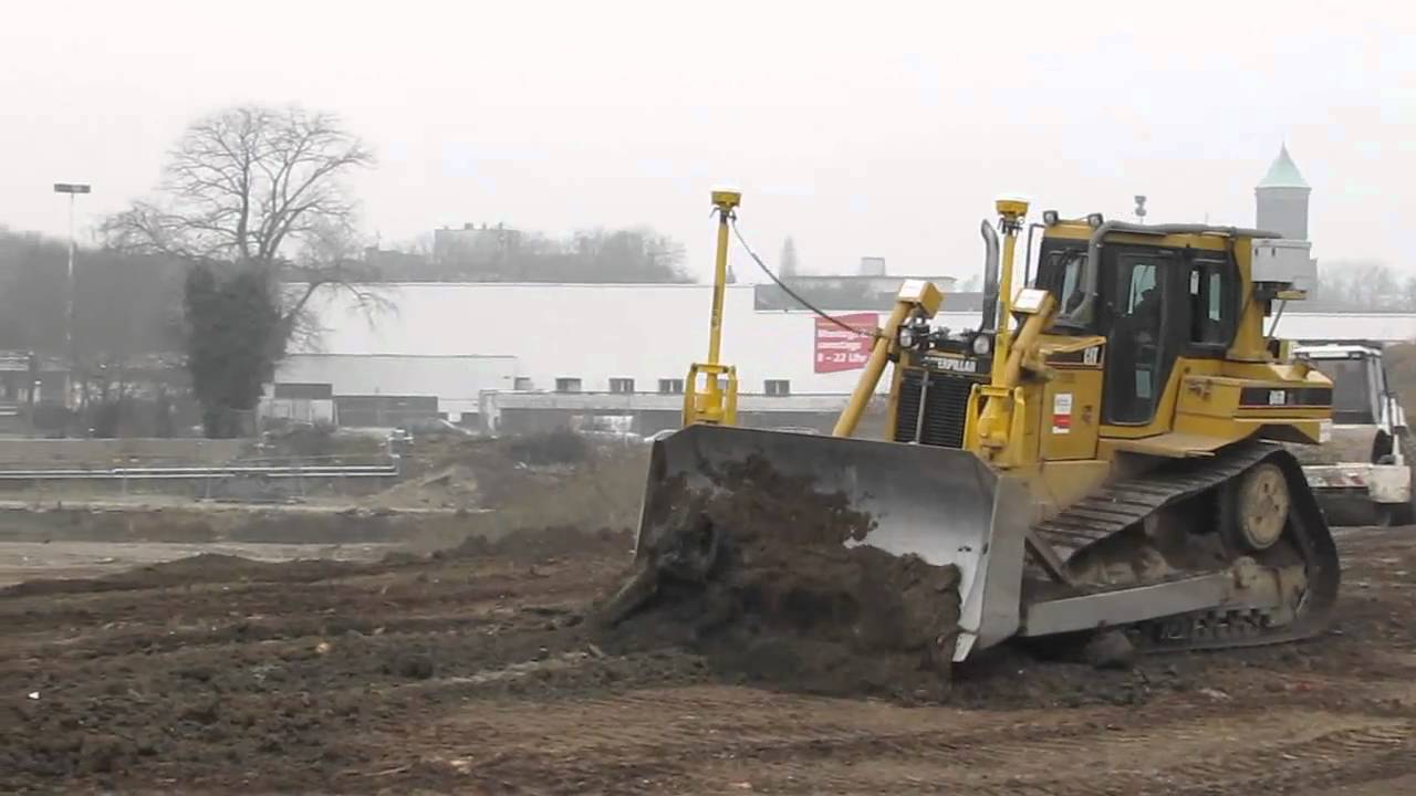 Caterpillar D6R Xl with dual GPS spreading dirt