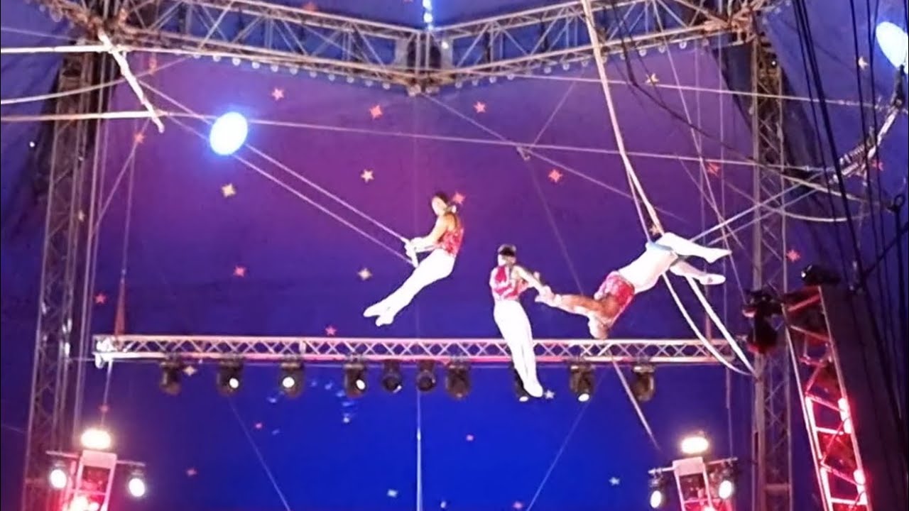 Gli Acrobati volanti al trapezio - Circo Miranda Orfei (numero presentato a Eboli - SA) Agosto 2024