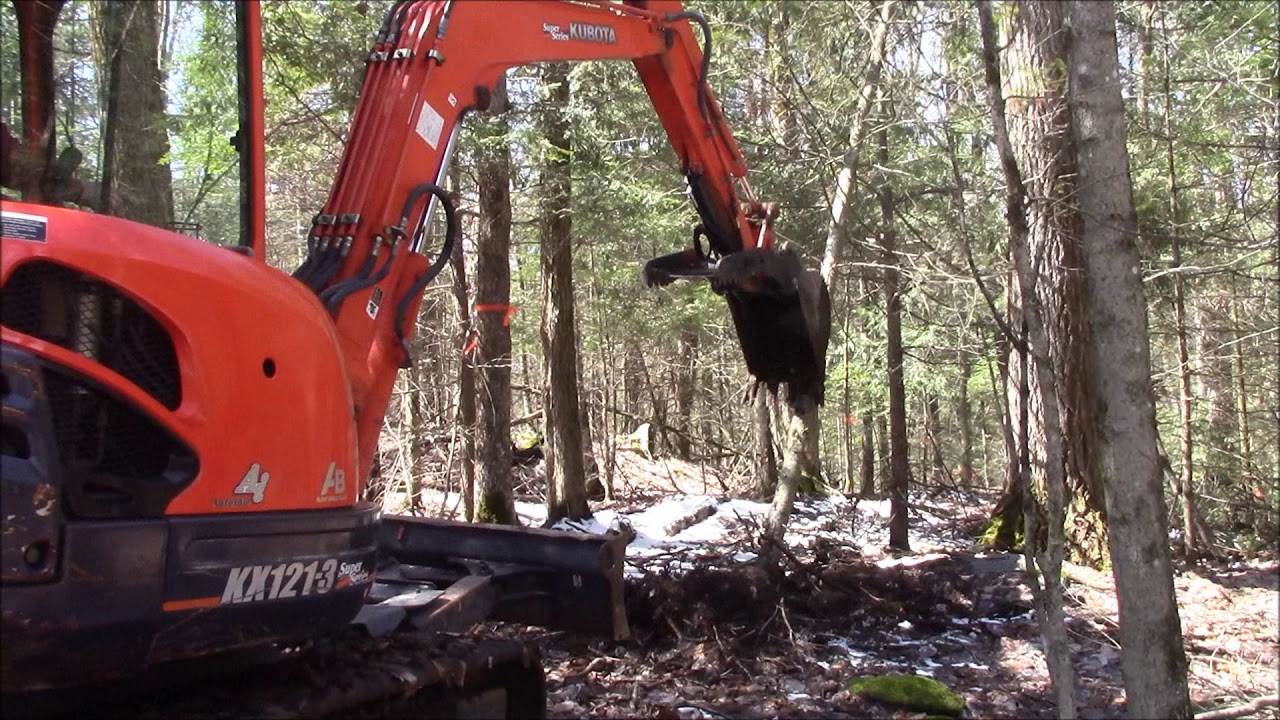 Kubota KX121-3 On The Hill