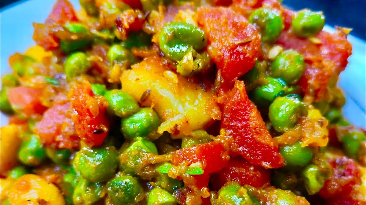 गाजर मटर आलू की बहुत ही स्वादिष्ट और पौष्टिक सब्ज़ी | Gajar Matar Aaloo recipe in Hindi