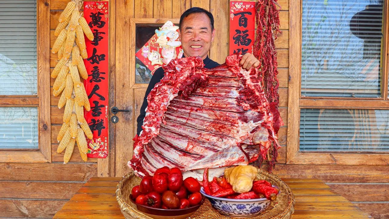 Can You Handle This? Beef Ribs with Massive Pickled Chili — Spicy Food Challenge！