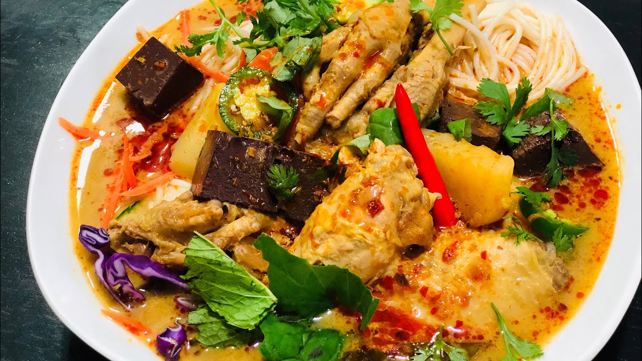 Khmer/Lao Chicken Curry សម្លរការីខ្មែរ/ឡាវ (Khao Poon)