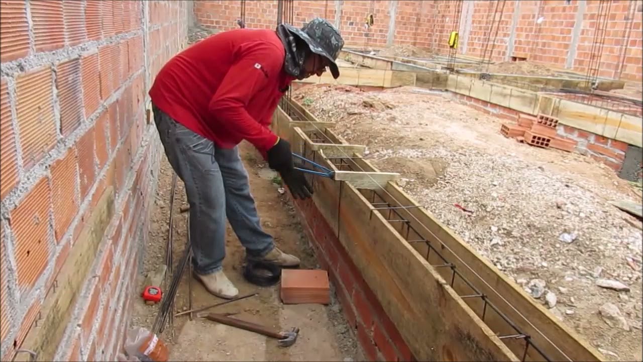 CONSTRUINDO OBRA DO ZERO COMO EU TRAVO A TABUA DA VIGA BALDRAME - RA CONSTRUÇÃO