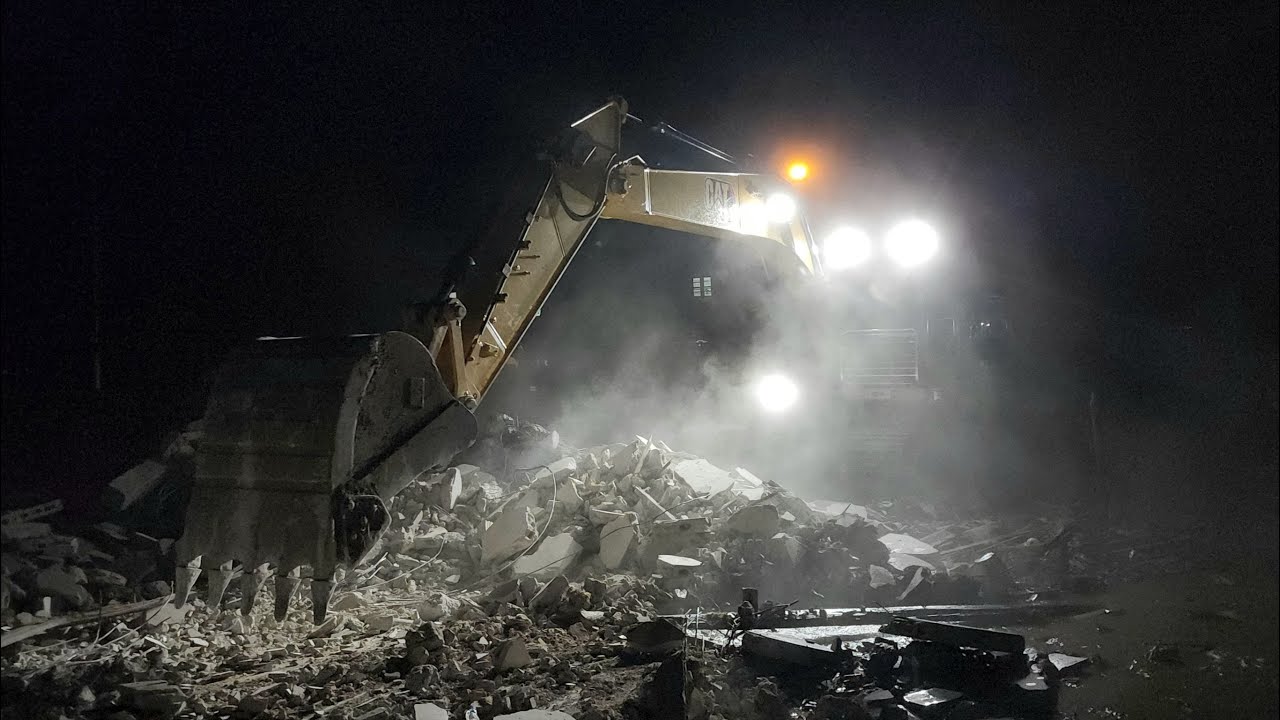ถล่มให้เละเลย 🚨🚨🚨 รถแบคโฮ CAT 320 NEXT GENERATION รื้อตึกเก่าสองชั้น ชิลไปดิ๊ 😁😁