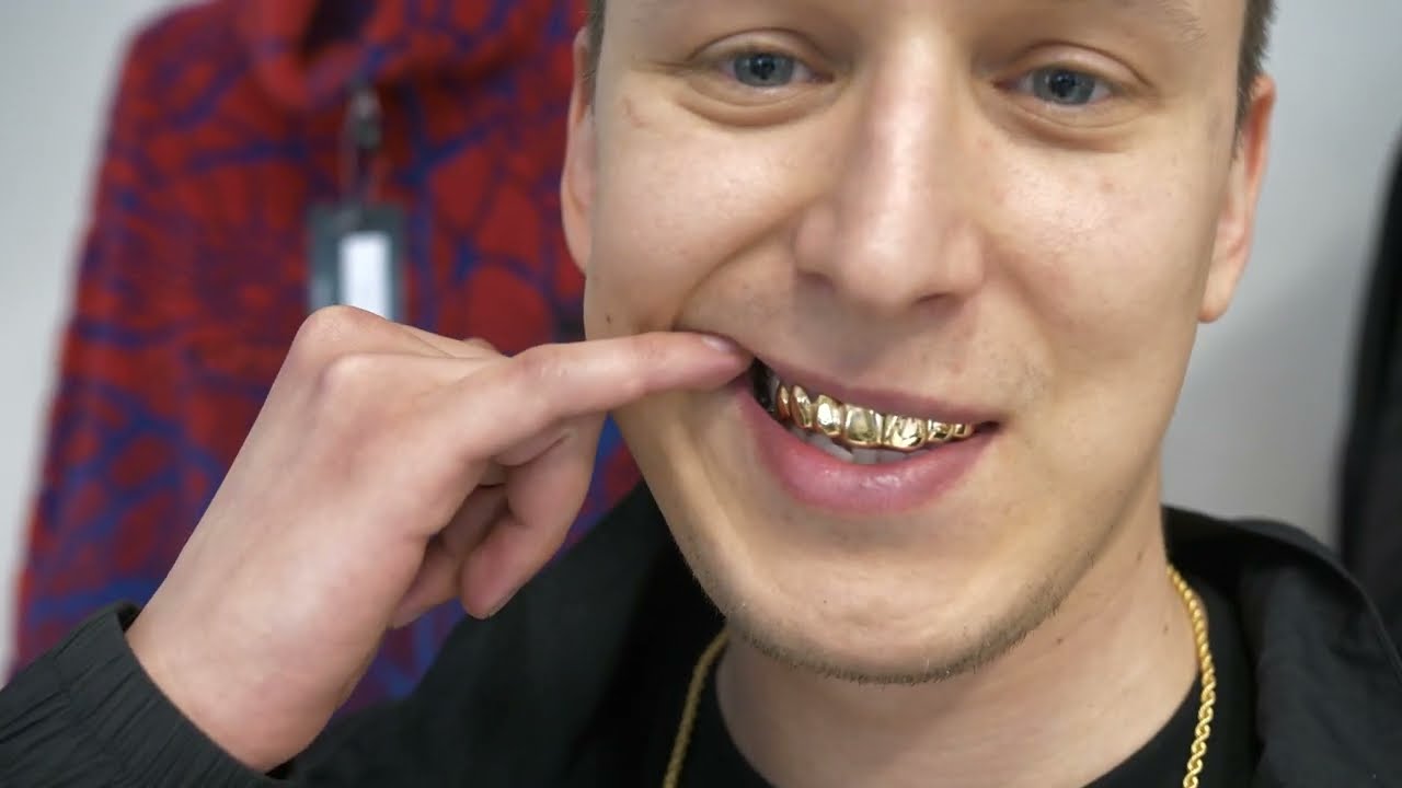 Našel díru na trhu a začal vyrábět ozdobné násady na zuby tzv. grillz | Short Stories