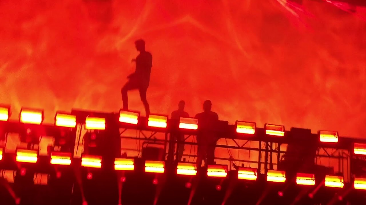 The chainsmokers closer live at creamfields 2017