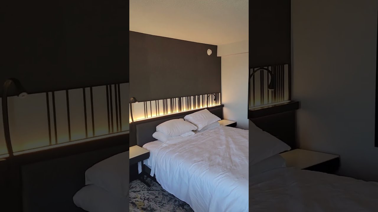 King Bed Lake View in the Chicago Hyatt Regency hotel room 