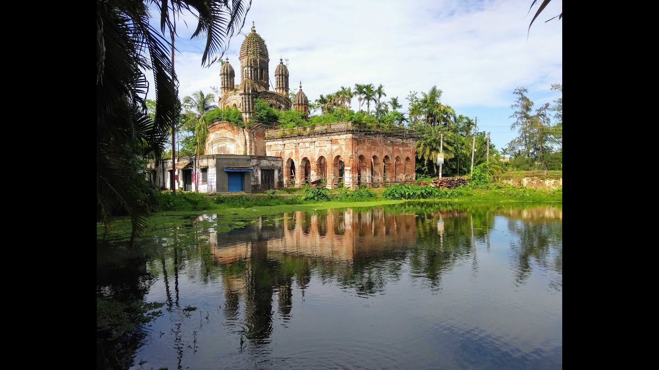 Mondirmoy Bawali.Dekhe obak hoye jaben.prachin ei mondir gulo dakshineswar mandir er thekeo purano.