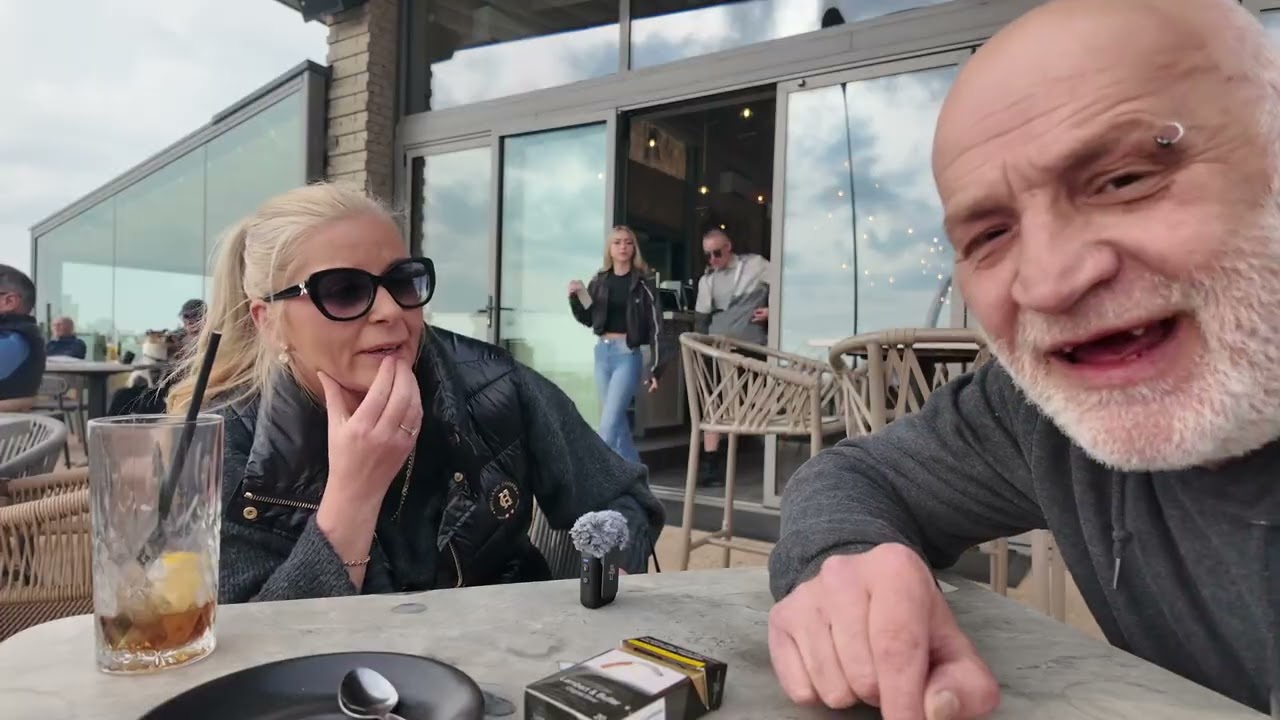 Преследуя @TheGourmetLads и @AWalkontheWildSideBlackpool (часть 3 из 3), нас выгнали 😂😂😂