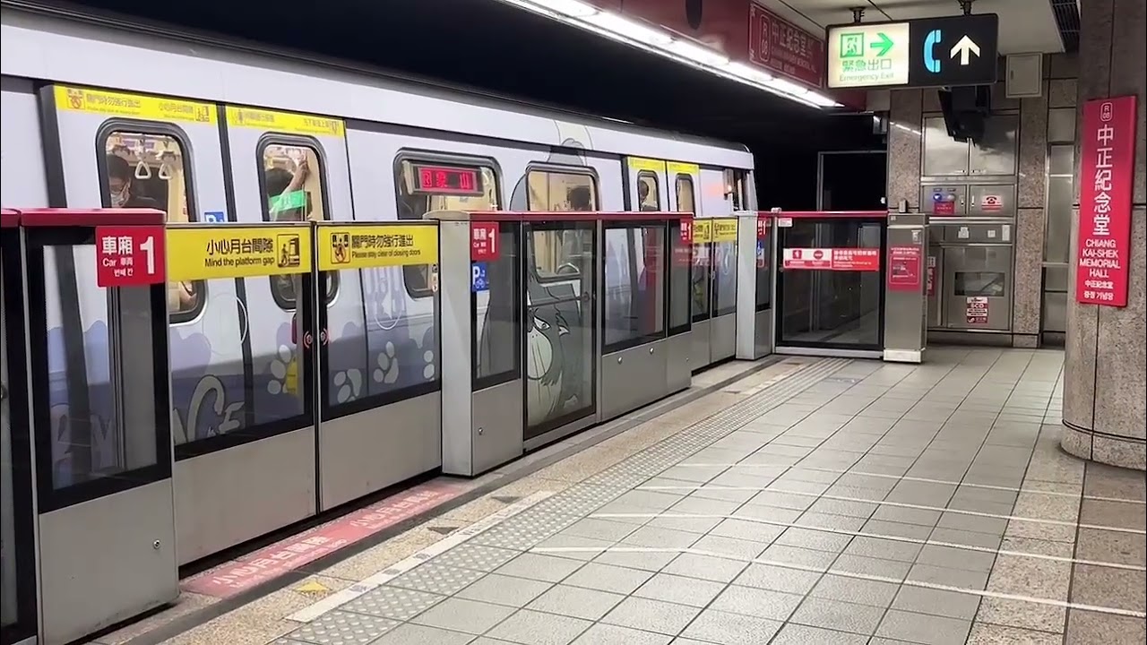 20251026@台北捷運淡水信義線C381型112次往象山迪士尼貓狗彩繪列車中正紀念堂站出站(@北捷寶寶親自拍攝)
