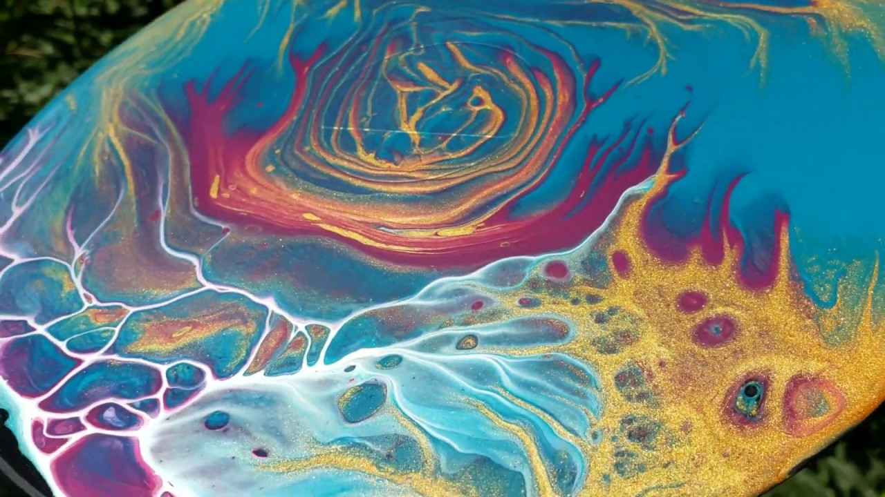 Amazing acrylic pour ! Negative space acrylic pouring / acrylic pouring on vinyl records