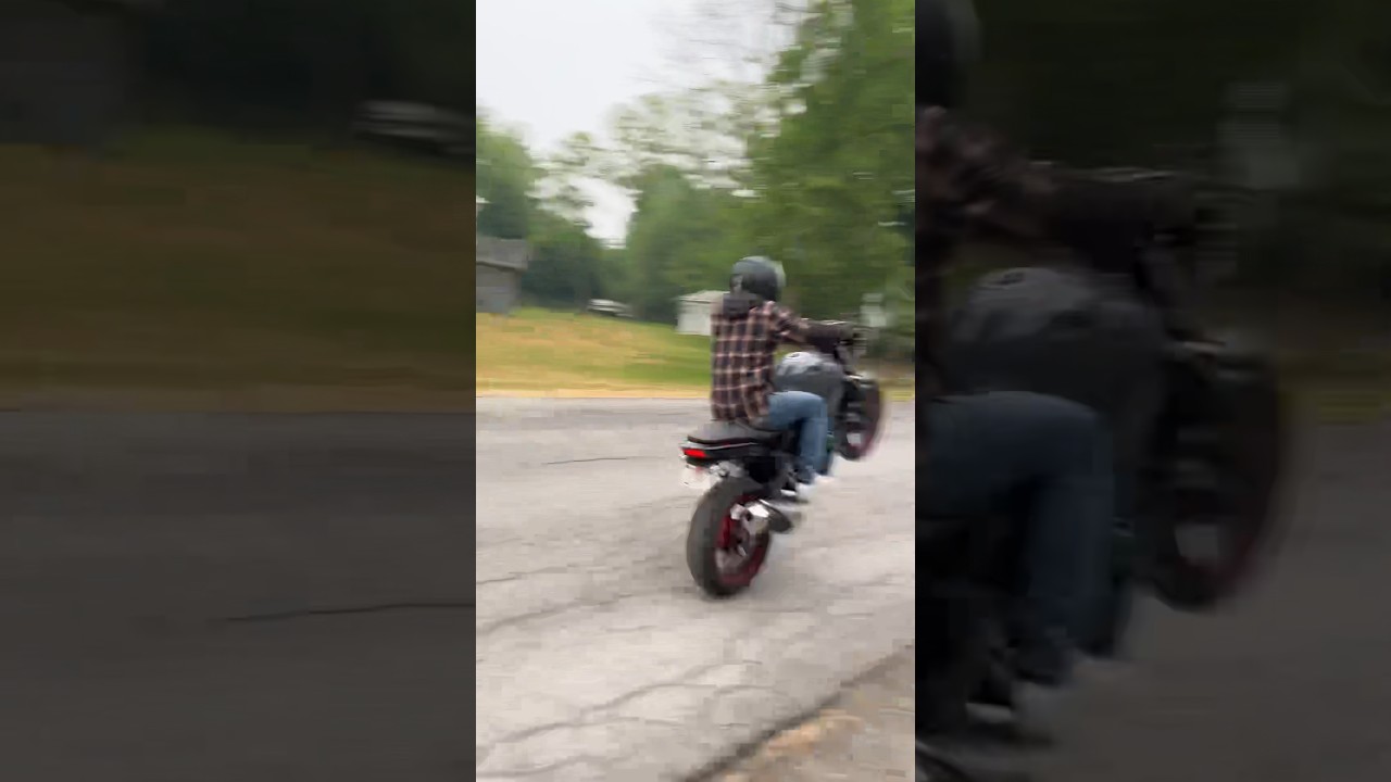 Sv650 wheelie #sv650 #susuki #1down5up #sv #sportbike