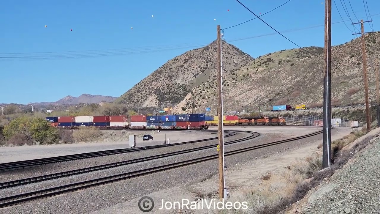 12/28/25 Pre: EB BNSF S train meets WB BNSF S train by Cajon Jct