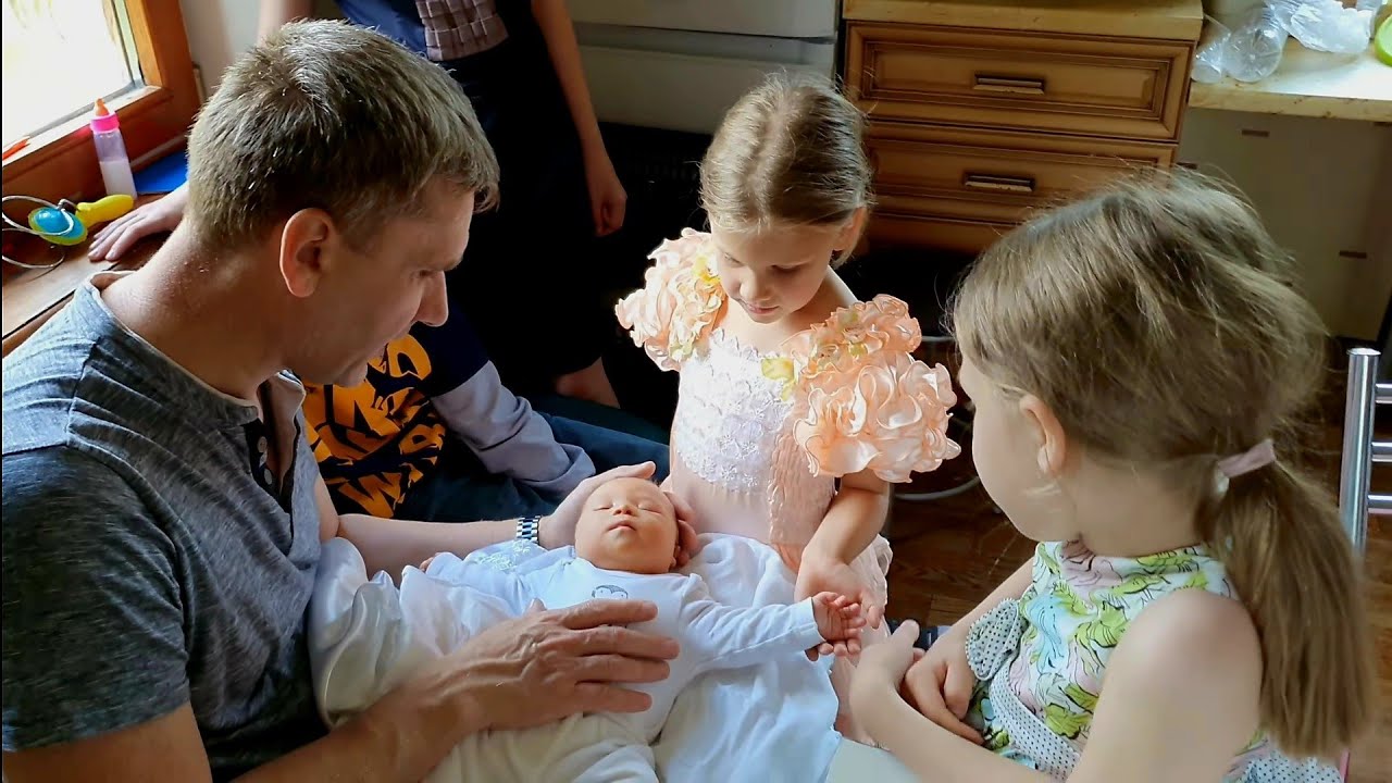 Первый день малыша дома\\\Знакомство с семьёй...