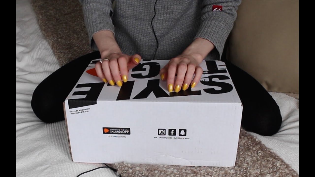 ASMR Whisper Tapping & Scratching ❤︎ Unboxing Present