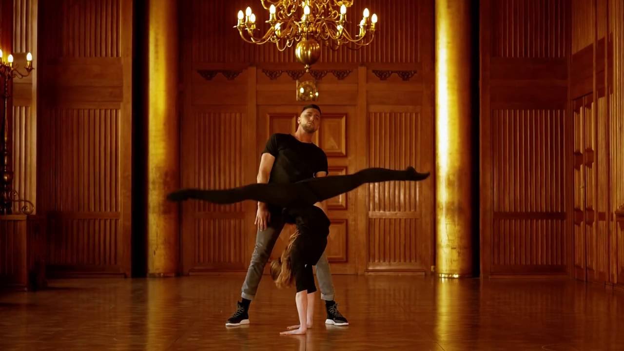 Duo contemporain hip hop vs danseuse classique