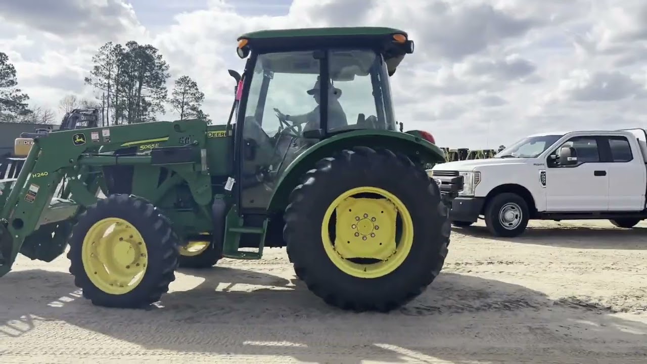 JOHN DEERE 5065E For Sale