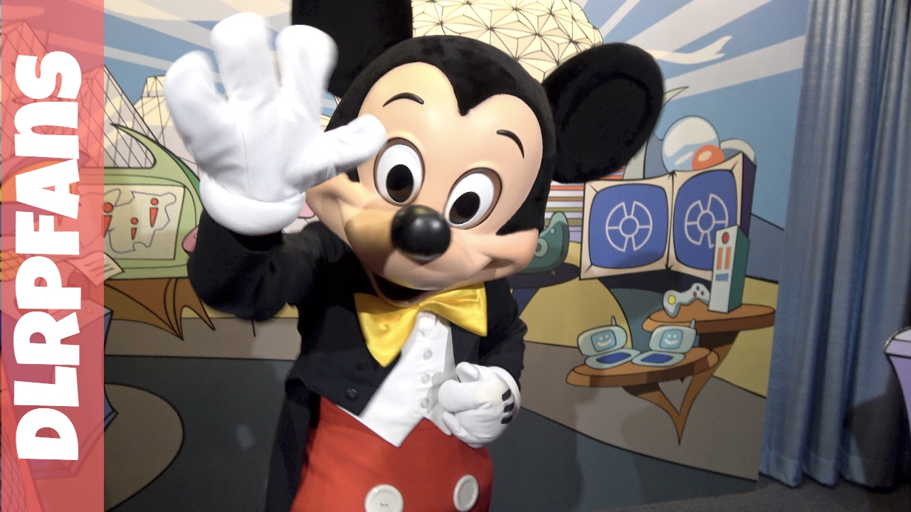 Mickey & Goofy & Minnie at Character Spot in Epcot Walt Disney World 2017