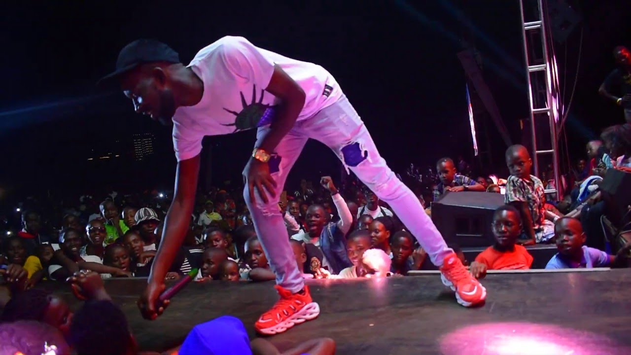 Mc Mariachi Vs Mc Mariachi comedy 2023 wuno Comedy eyalese obuzibu nga mukyalawe azze ku stage