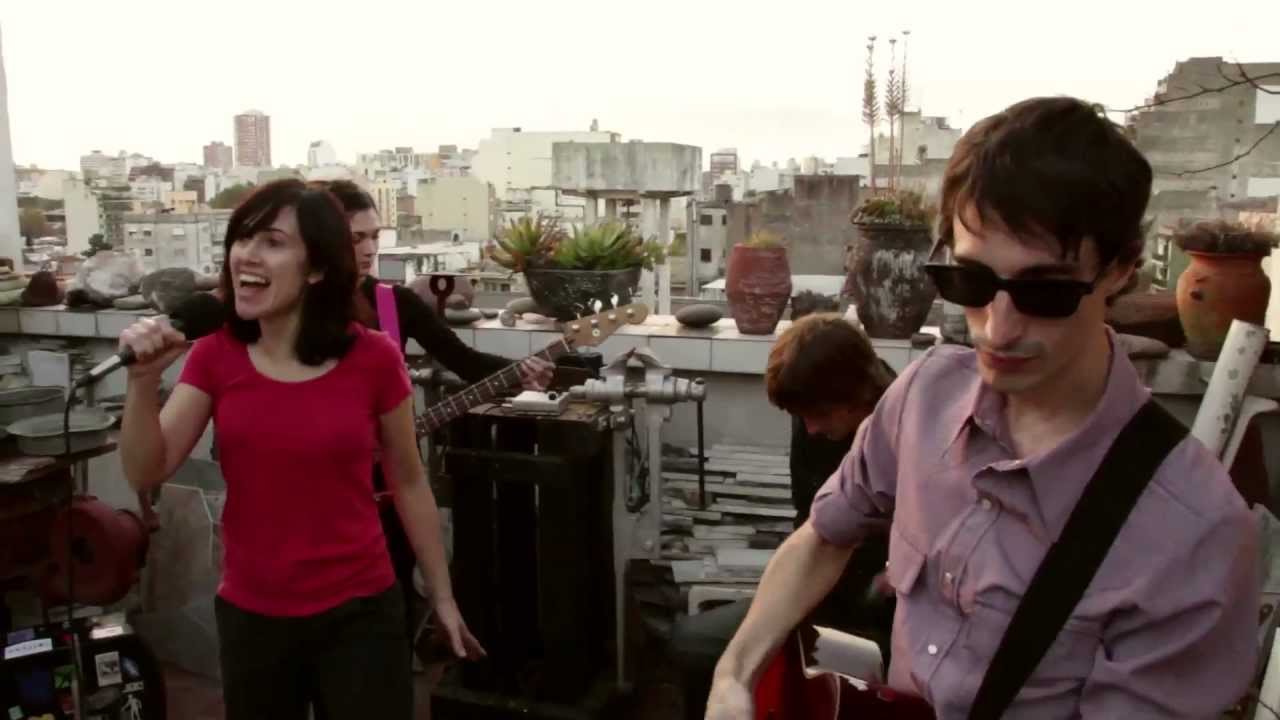 Rosario Blefari en la terraza 